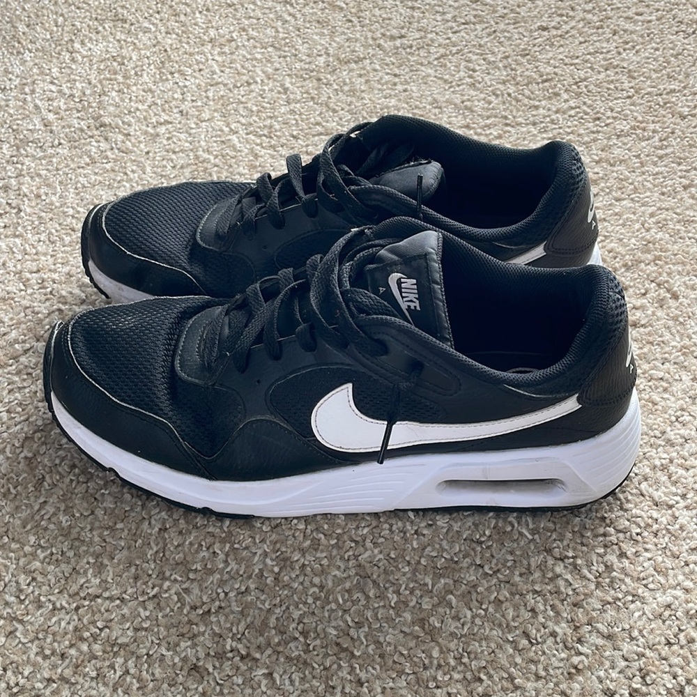 Nike Air Max - Black and White